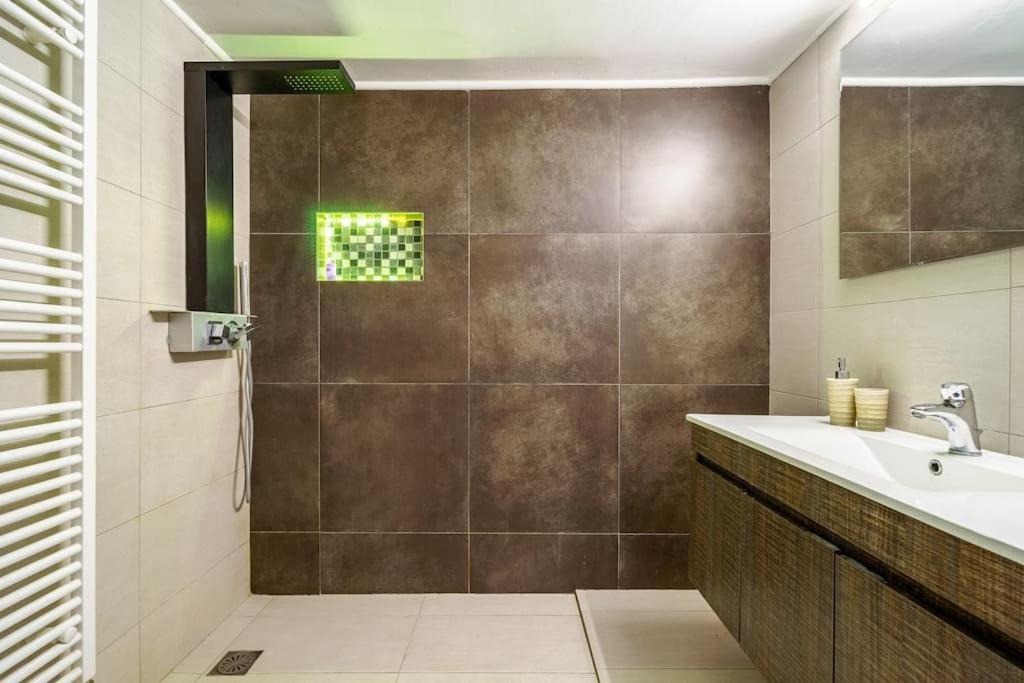 Urban Grey Apartment